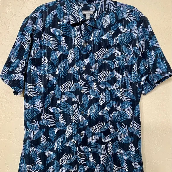 Van Heusen Mens Medium Classic Fit Short Sleeve Palm Leaf Button-Down Shirt - Picture 3 of 4